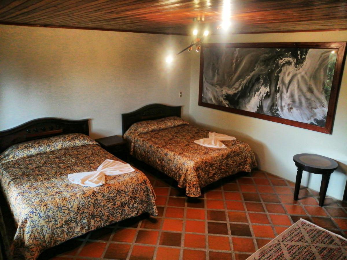Arenal Backpackers Resort Ла Фортуна Экстерьер фото