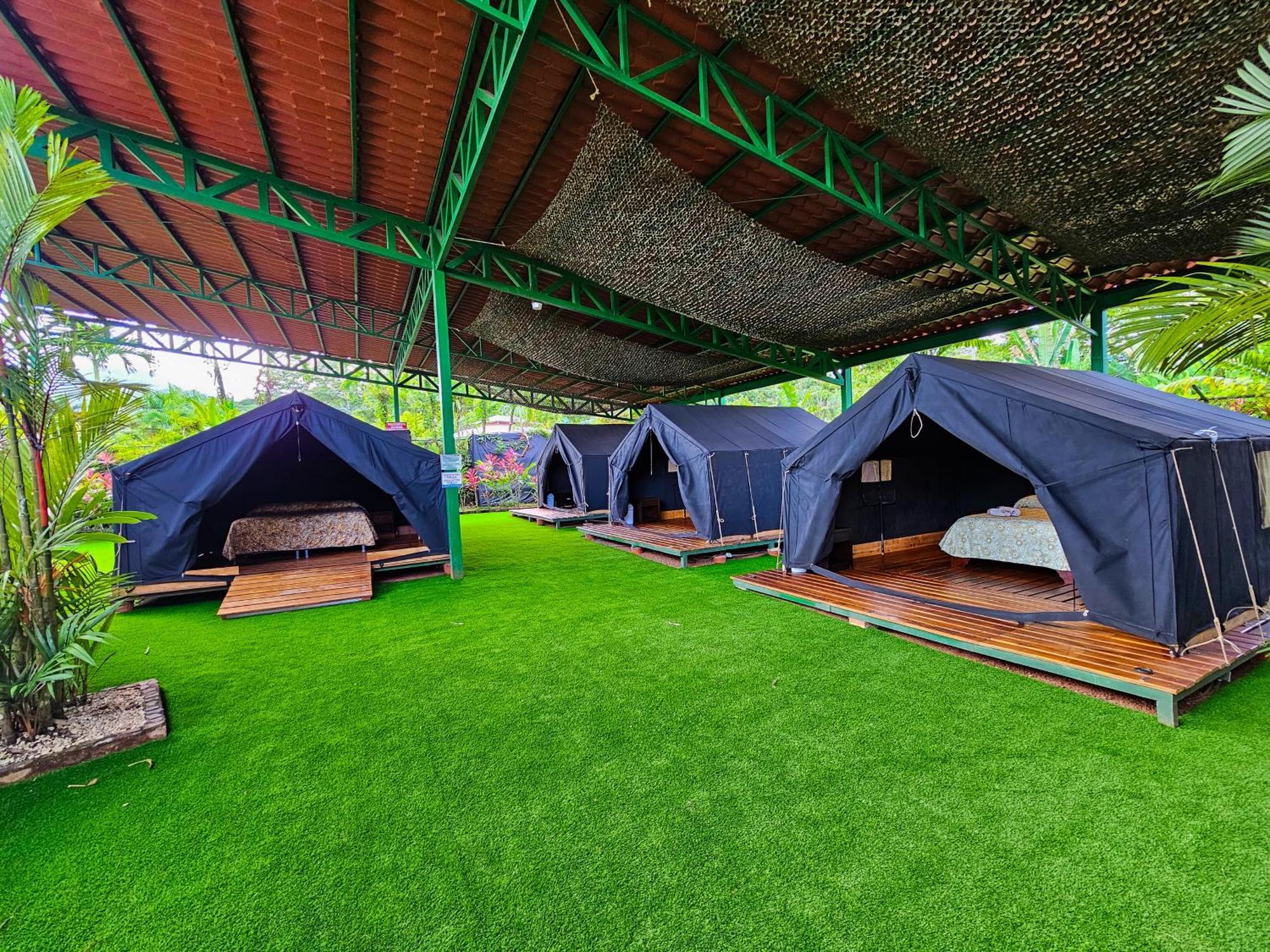Arenal Backpackers Resort Ла Фортуна Экстерьер фото Campsite at the resort