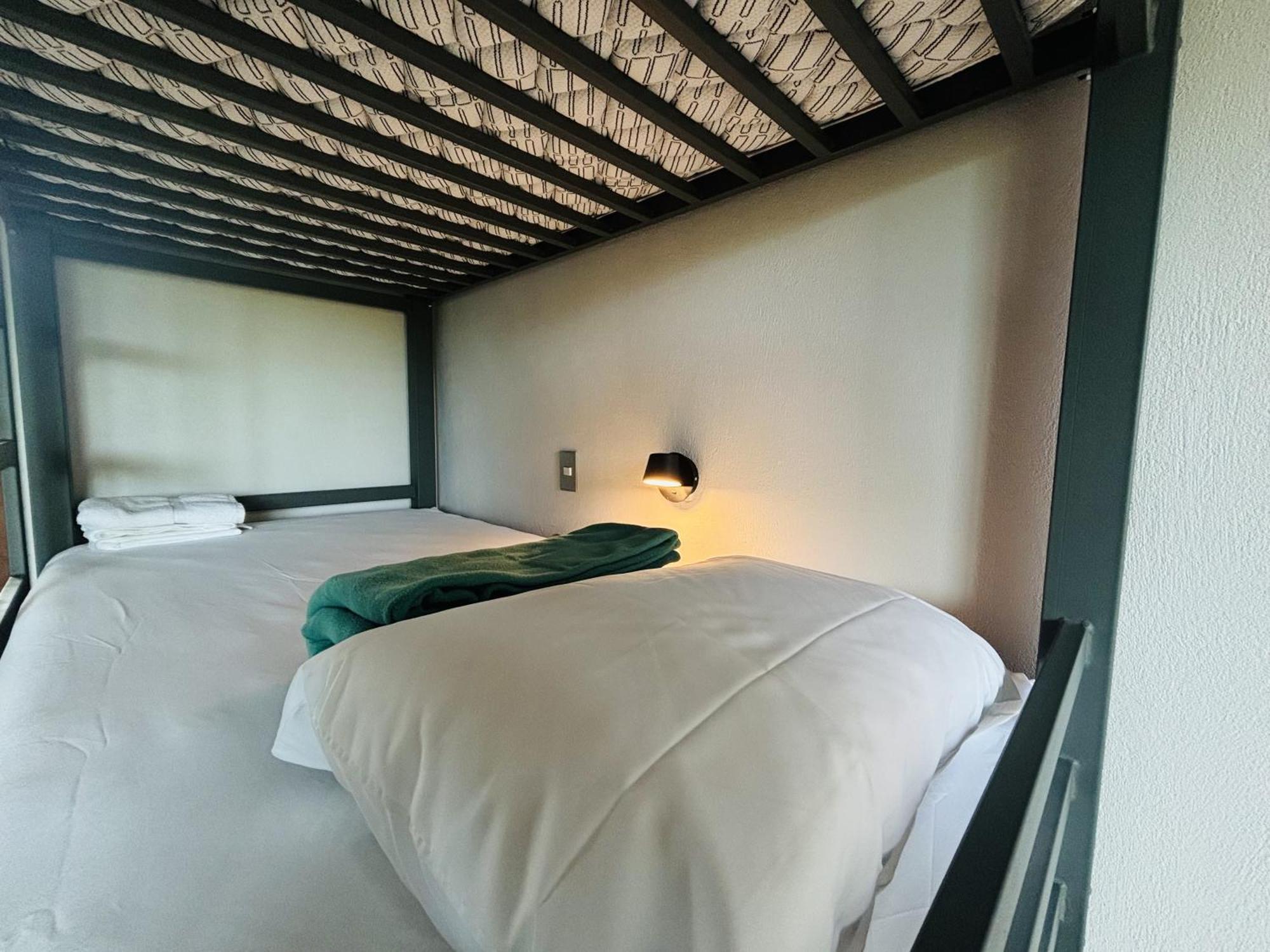 Arenal Backpackers Resort Ла Фортуна Экстерьер фото Bunk beds at the KPH