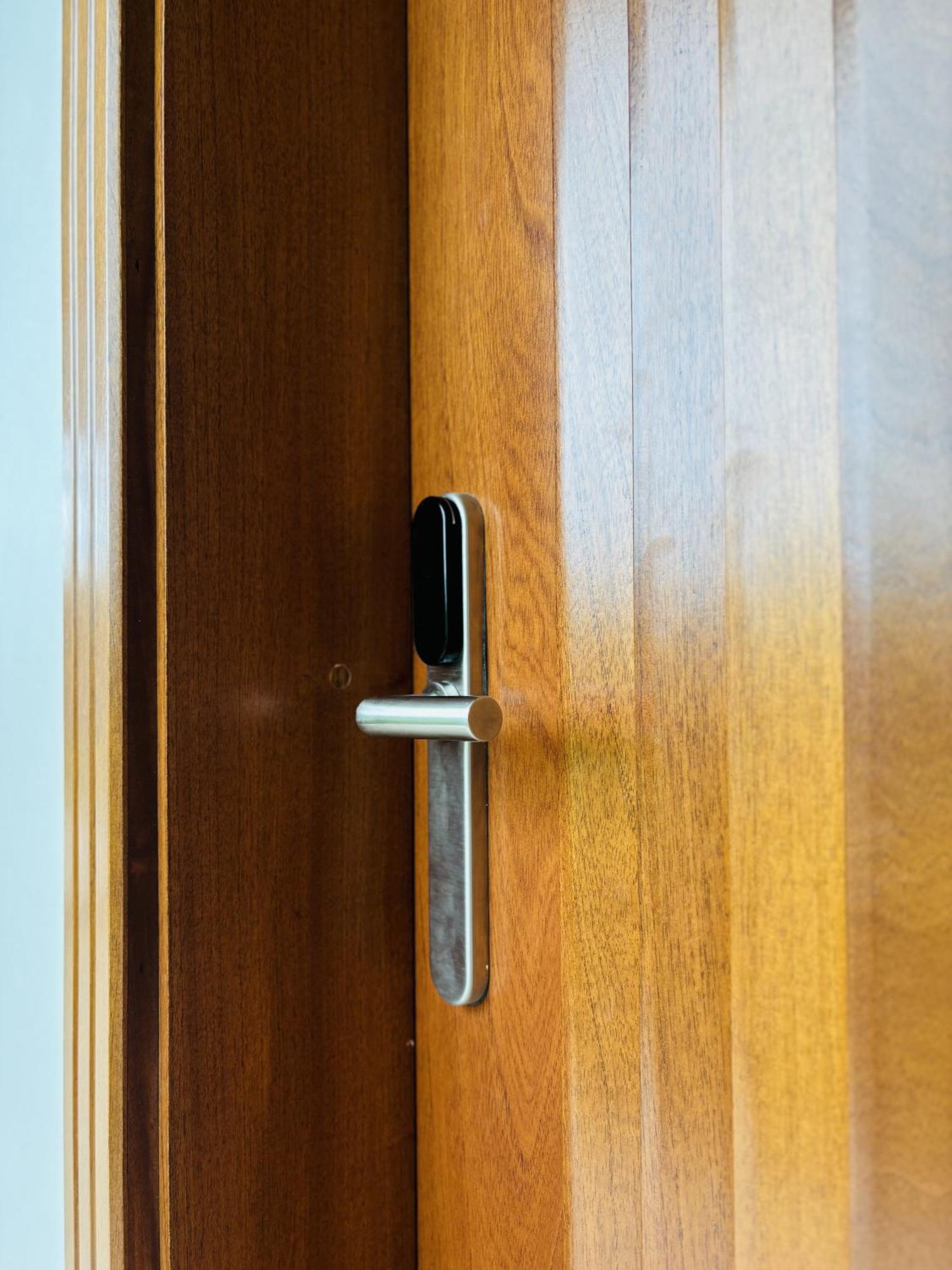 Arenal Backpackers Resort Ла Фортуна Экстерьер фото A door handle