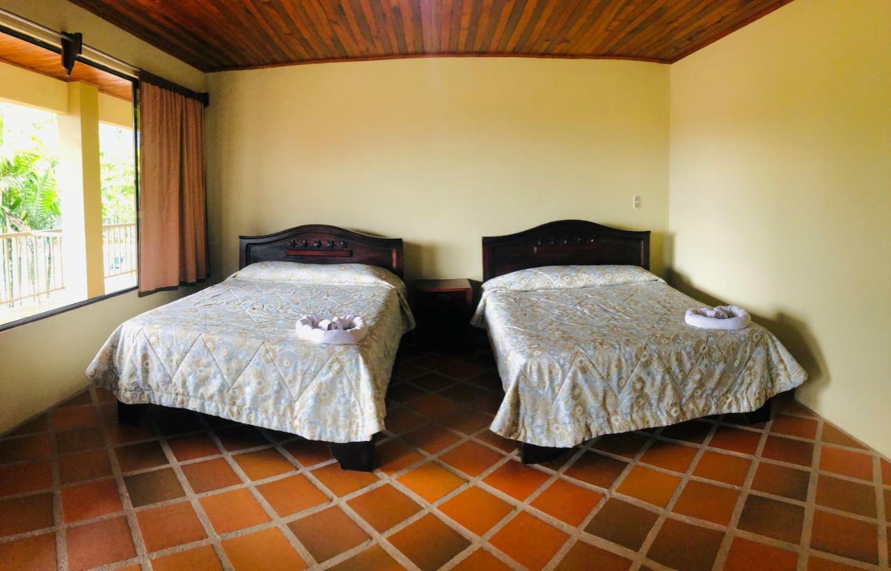 Arenal Backpackers Resort Ла Фортуна Экстерьер фото